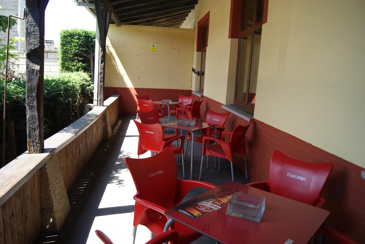 Hostal Hermanos Gutierrez Monasterio de Rodilla Exterior photo